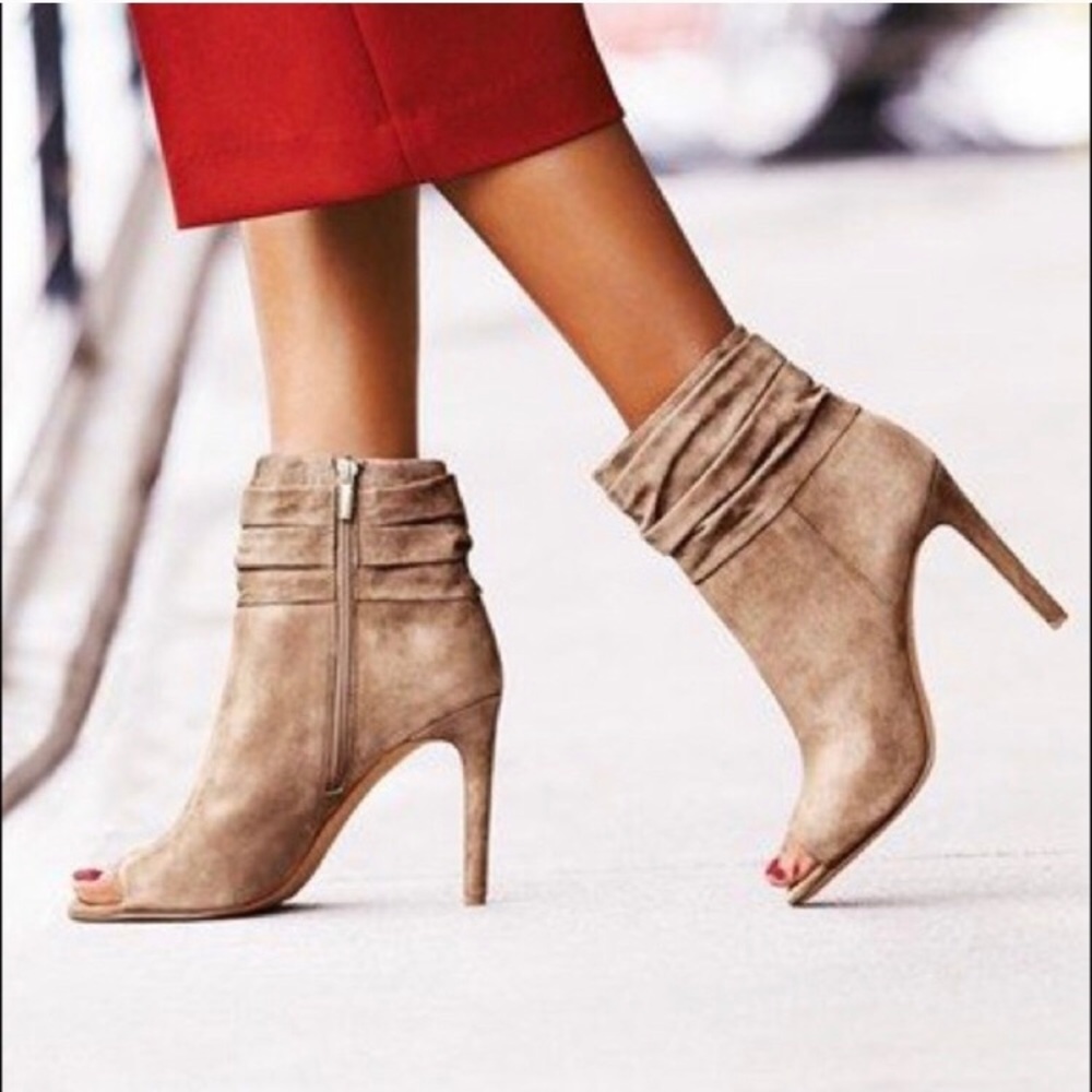 🖤 Vince Camuto Peep Toe Booties